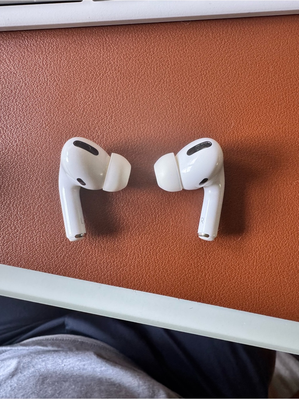 AirPods Pro 1st Gen - Great Condition - Picture 5 of 6